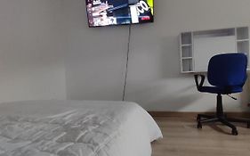 Chambre Prive Dans Une Maison Avec Terrasse Et Jardin Salles De Bain Partagees